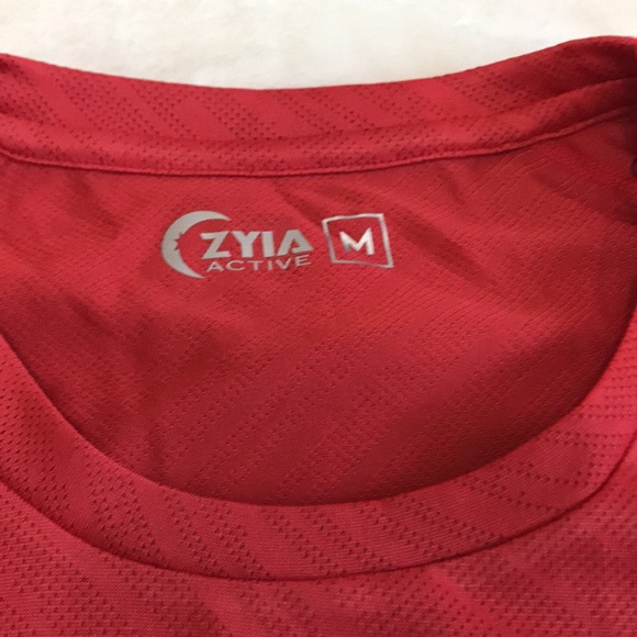 NWT Zyia Men’s Red Black Adventure Split T-shirt. Size medium - Picture 3 of 4
